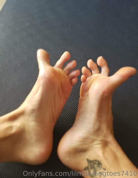 lilmisslongtoes7410 erotic model gallery