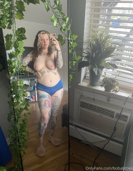 bobatitties beautiful model pic