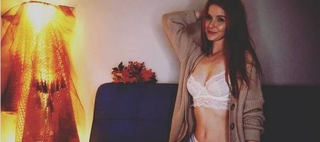 LittleBee star nude picture