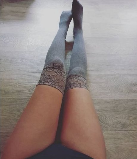 LittleBee pornstar exclusive image