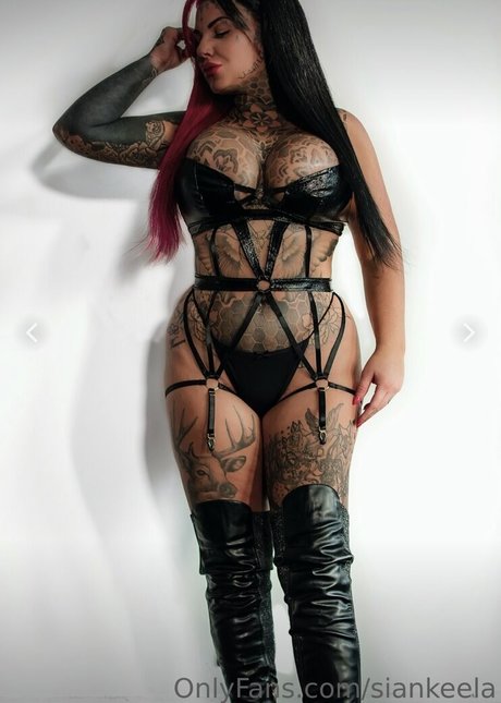 Sian Keela sexy actress img