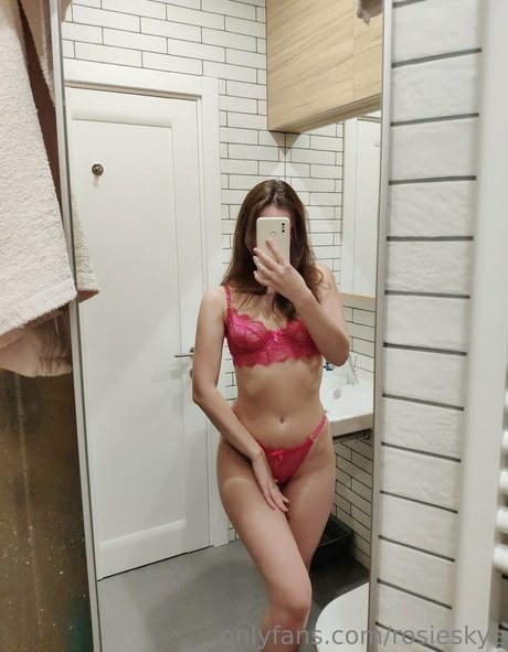 rosieskye free star picture