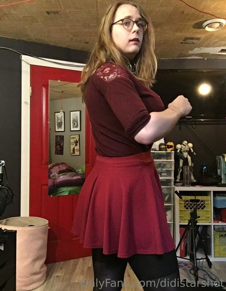 didistarshot naked model img