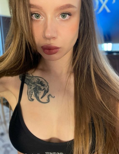 sayonaramollyfree model naked pictures