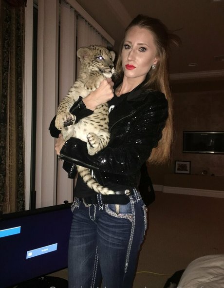 tigerqueen_ erotic actress galleries