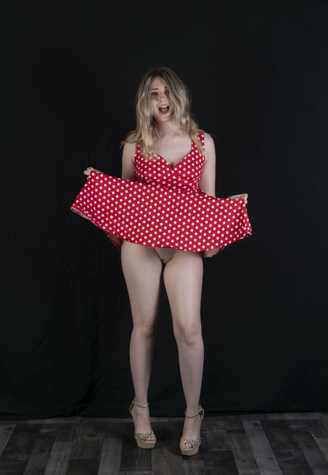 taylor mae model free star images