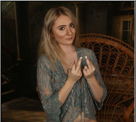 taylor mae model exclusive actress picture