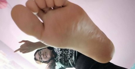 thawniefeet exclusive model photo