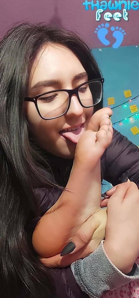 thawniefeet erotic actress gallery