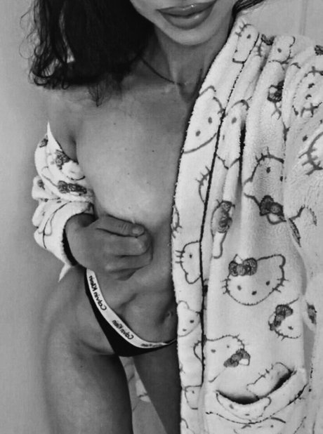 spicypeach8 naked model pics