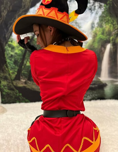 naomisoraya model naked photo