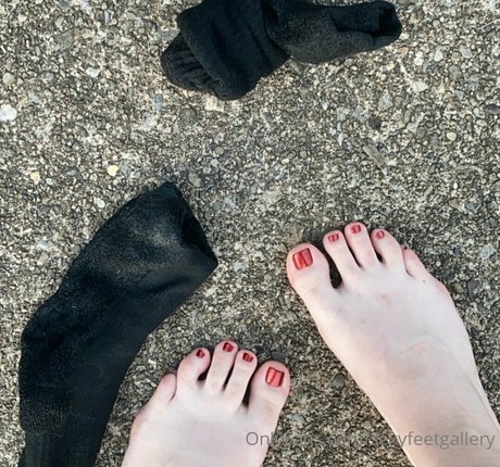 sexyfeetgallery naked actress image