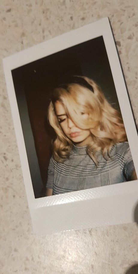 Tommi Terror porn model archive