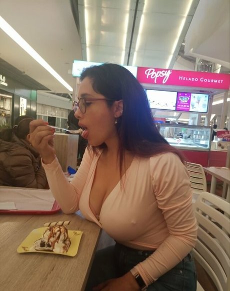 Vivi Becerra beautiful model photo