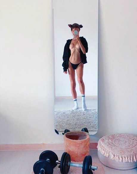 Awaytohealthy naked actress pic