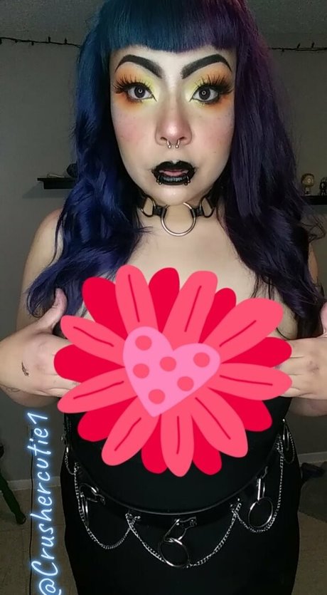 crushercutie1 beautiful model picture