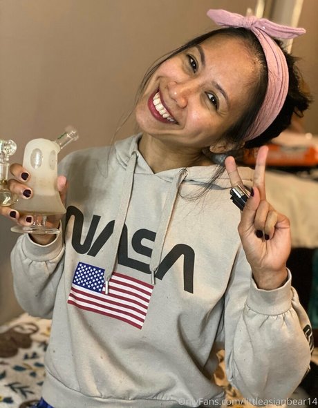 JuicyPinaypple porn star pics