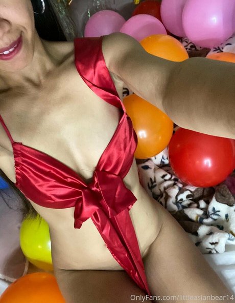 JuicyPinaypple model hot pictures