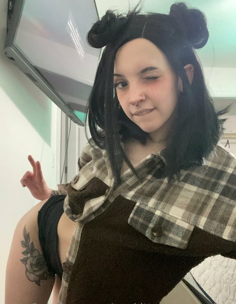 youkittenmepremium pretty model image