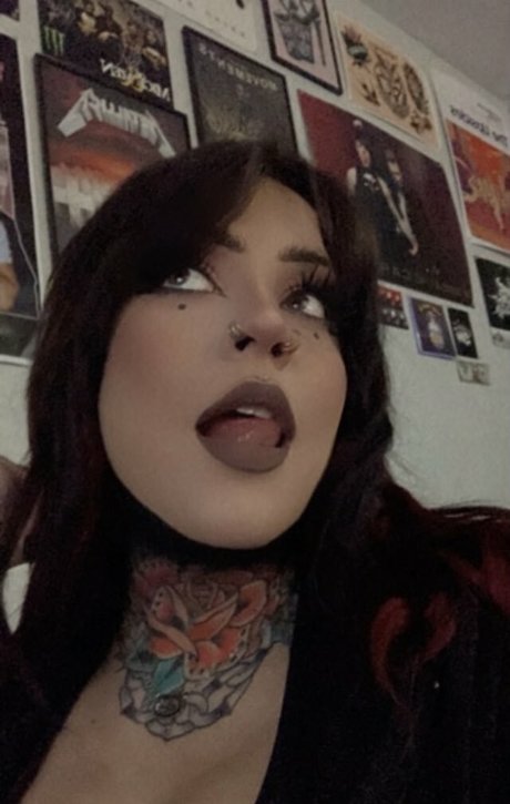 illbeurgirl model erotic img