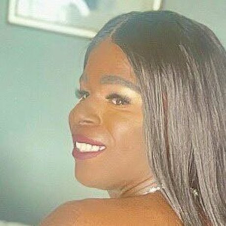 Carmen Brown naked model photos