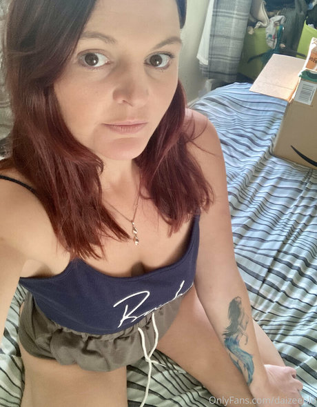 daizeeblu high quality model image