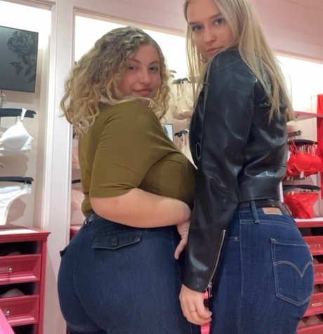 Sophia A naked model image