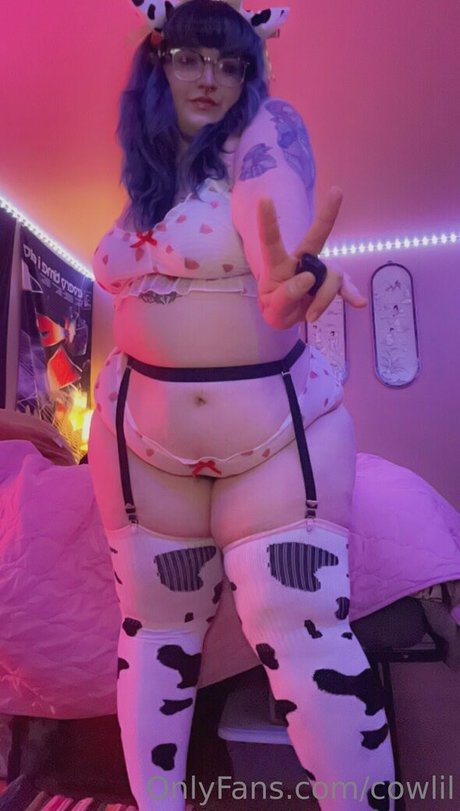 cowlil adult model pic