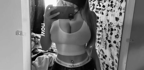 Hailey F nude pornstar image