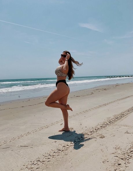 Hannah V pretty pornstar image