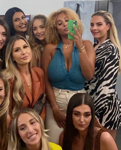 Georgina Seaman model sexy pictures