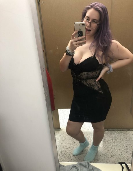 nikoletlarie model nude photo