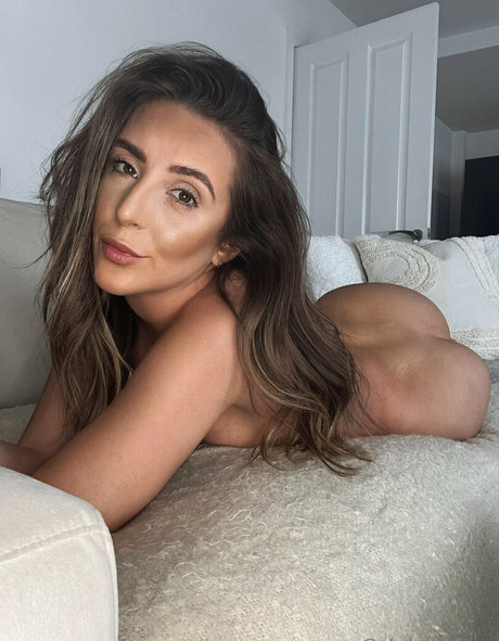 tia love sexy actress image