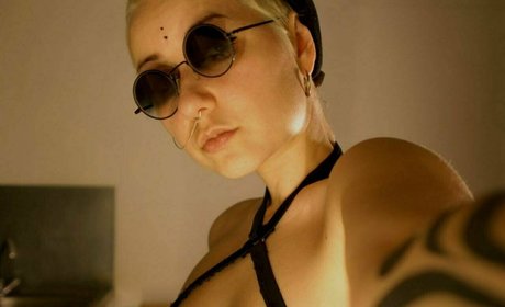 uma607 model naked photos