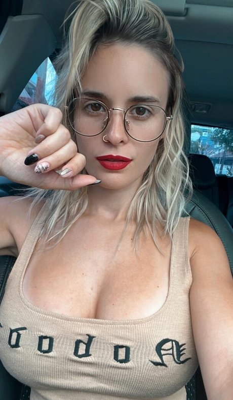 Britneybabe11 pornstar adult image