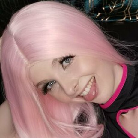 xthekinkycutiex model erotic photo