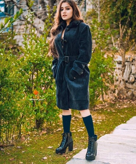 Simran Kaur Hundal star top pics