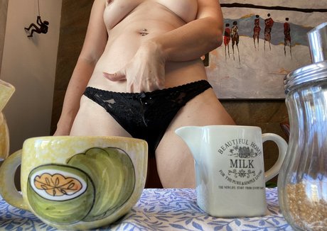 Emilyamateur star naked photo