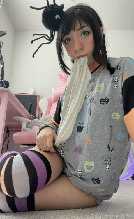 Kittiolic model hot pic