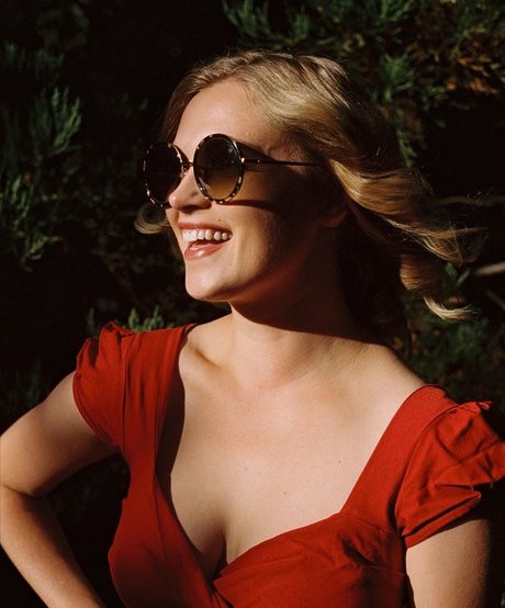 Eliza Taylor free star photo