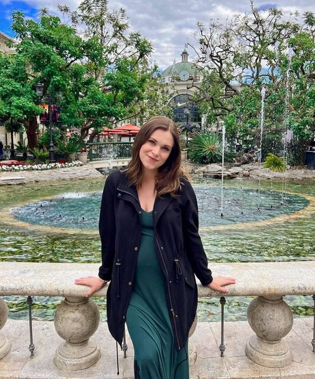 Eliza Taylor model gallery