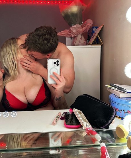 Emily Gillick high quality star pictures