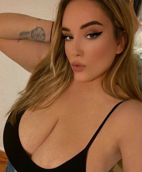 Emily Gillick art star image