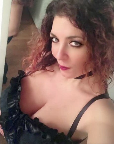 Betty LaRouge naked model gallery