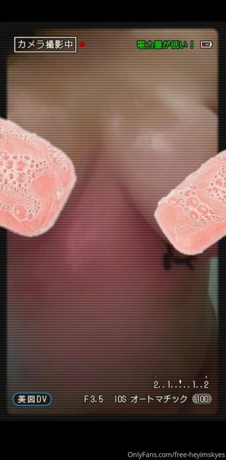 free heyimskyes model naked image