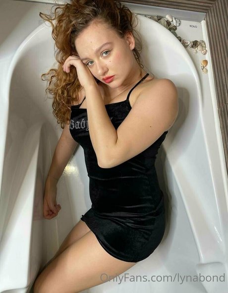 lynabond xxx pornstar pic