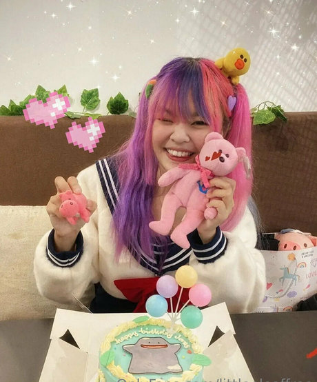 littleeleaffree sexy model photo