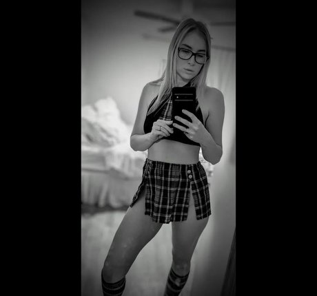 Mallory Moore high quality model photo