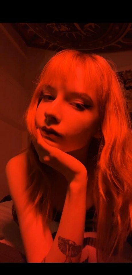 selflovemary beautiful model picture