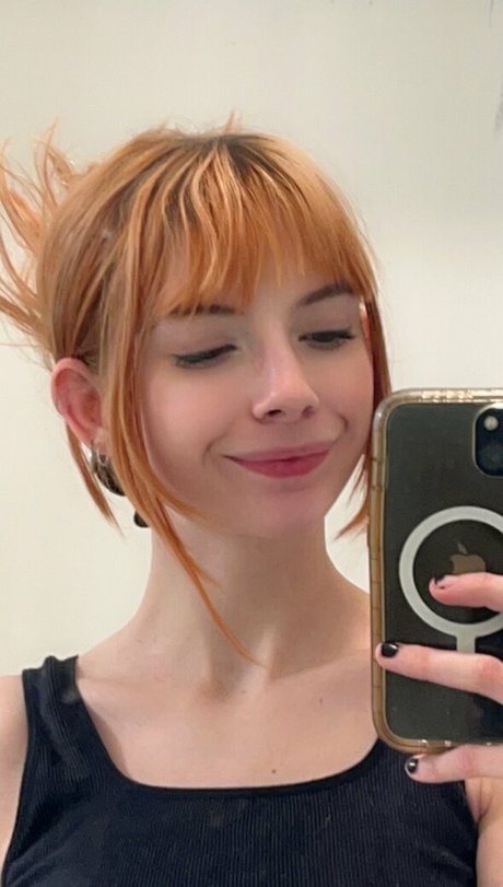 selflovemary hot actress photo